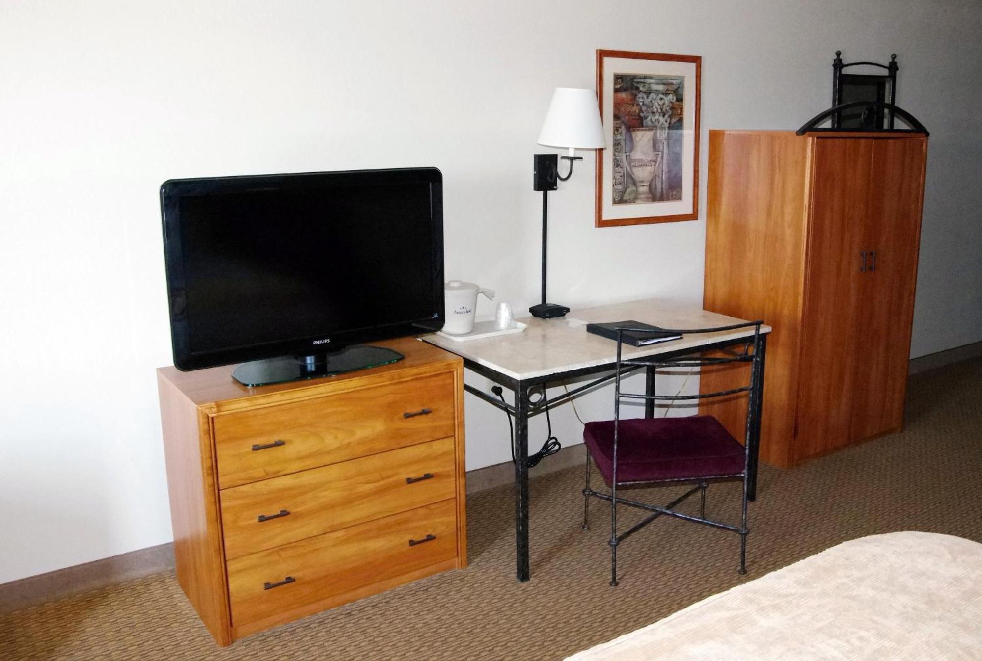 Red Lion Inn & Suites Grimes Room photo