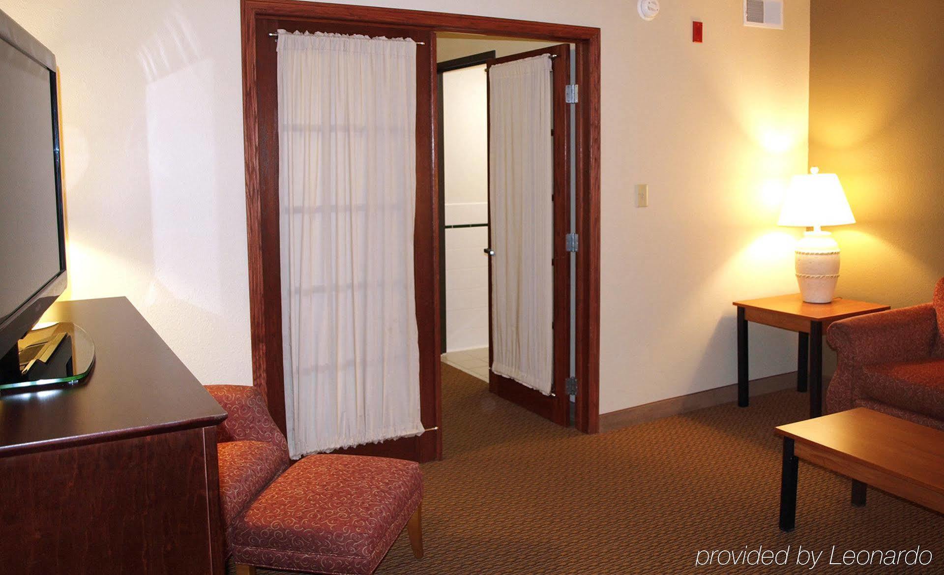 Red Lion Inn & Suites Grimes Exterior photo