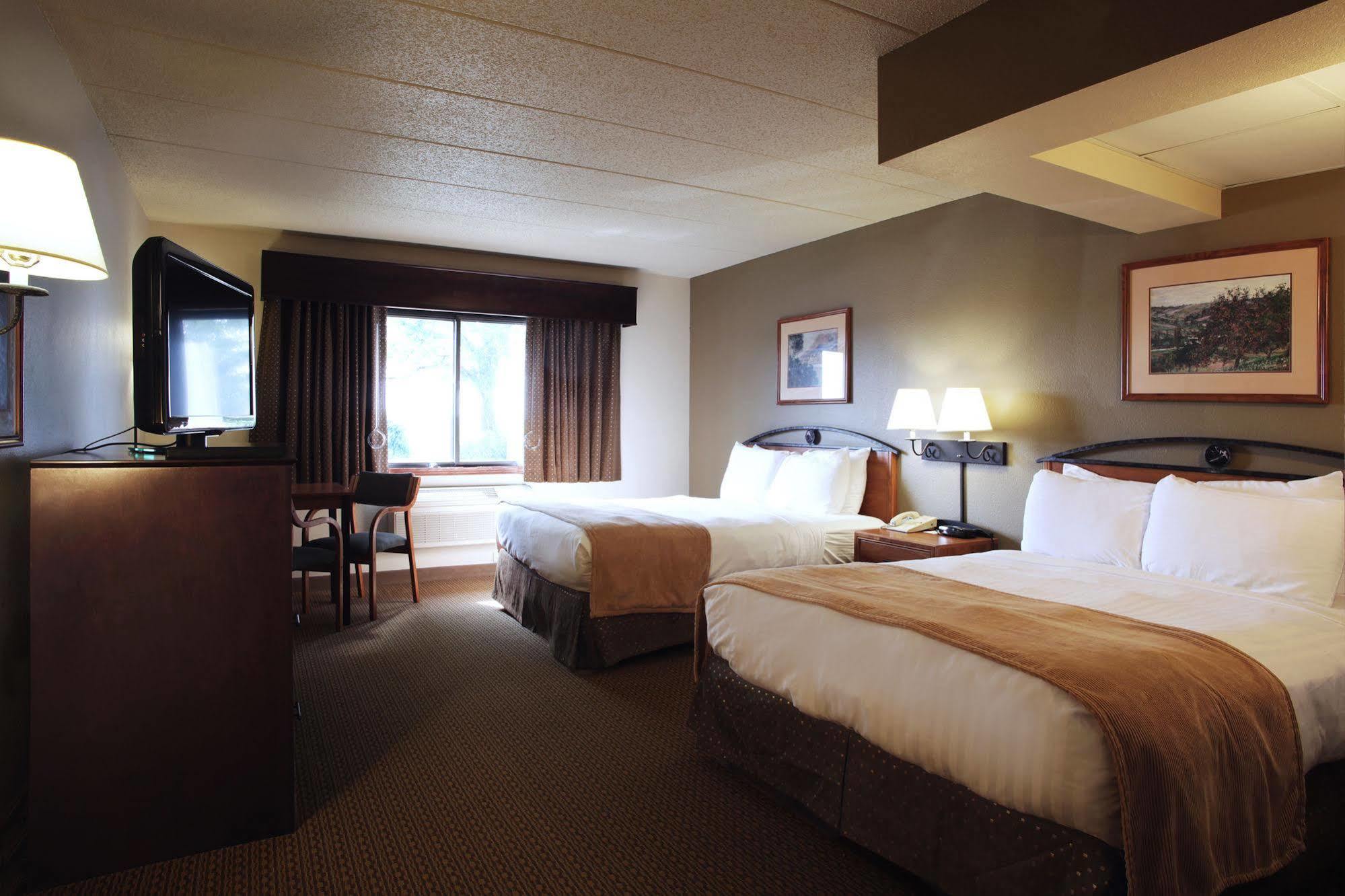 Red Lion Inn & Suites Grimes Exterior photo