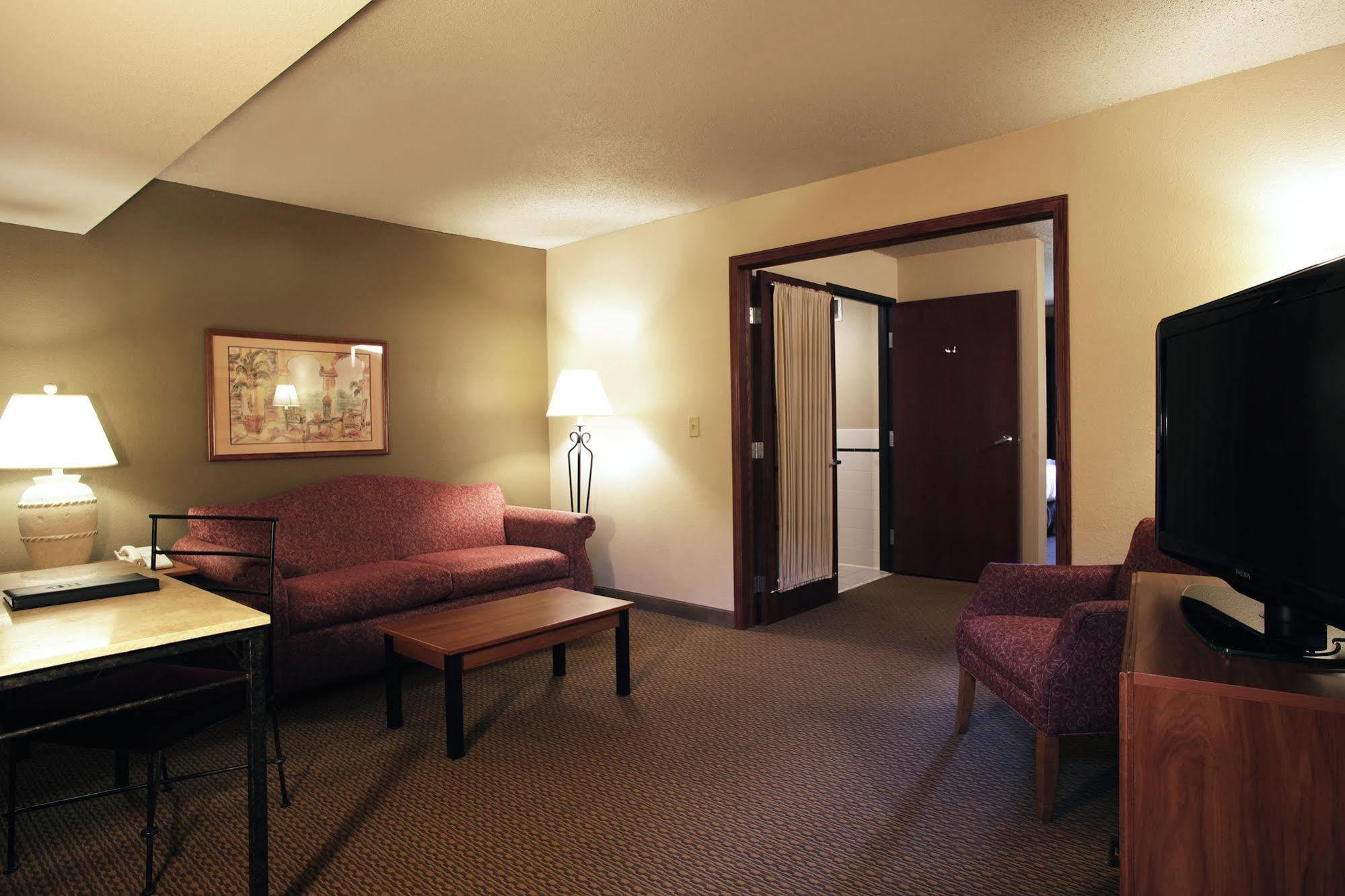 Red Lion Inn & Suites Grimes Exterior photo
