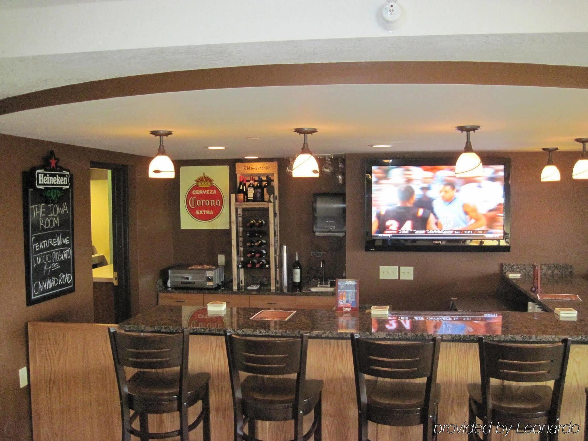 Red Lion Inn & Suites Grimes Restaurant photo