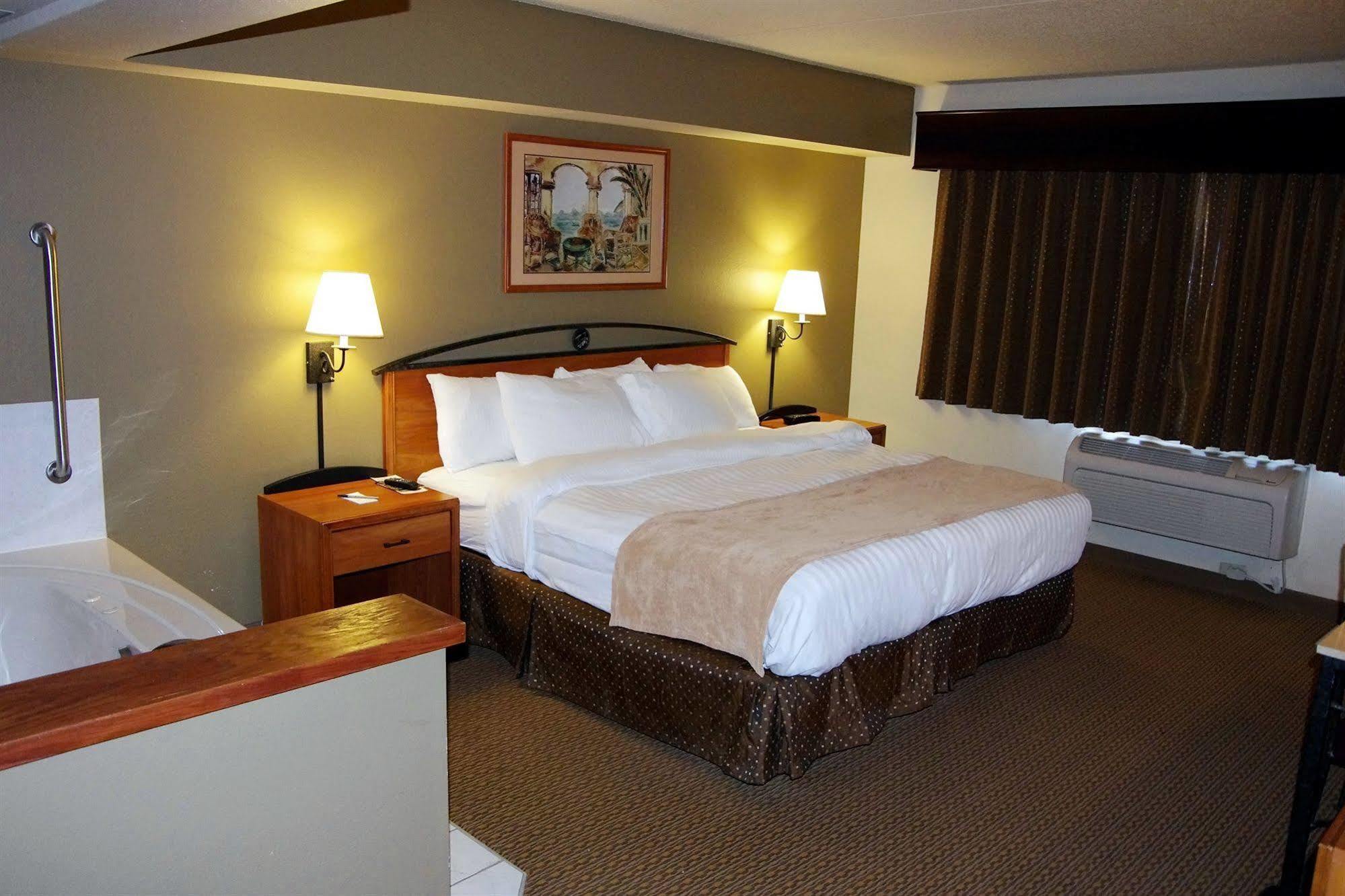 Red Lion Inn & Suites Grimes Exterior photo