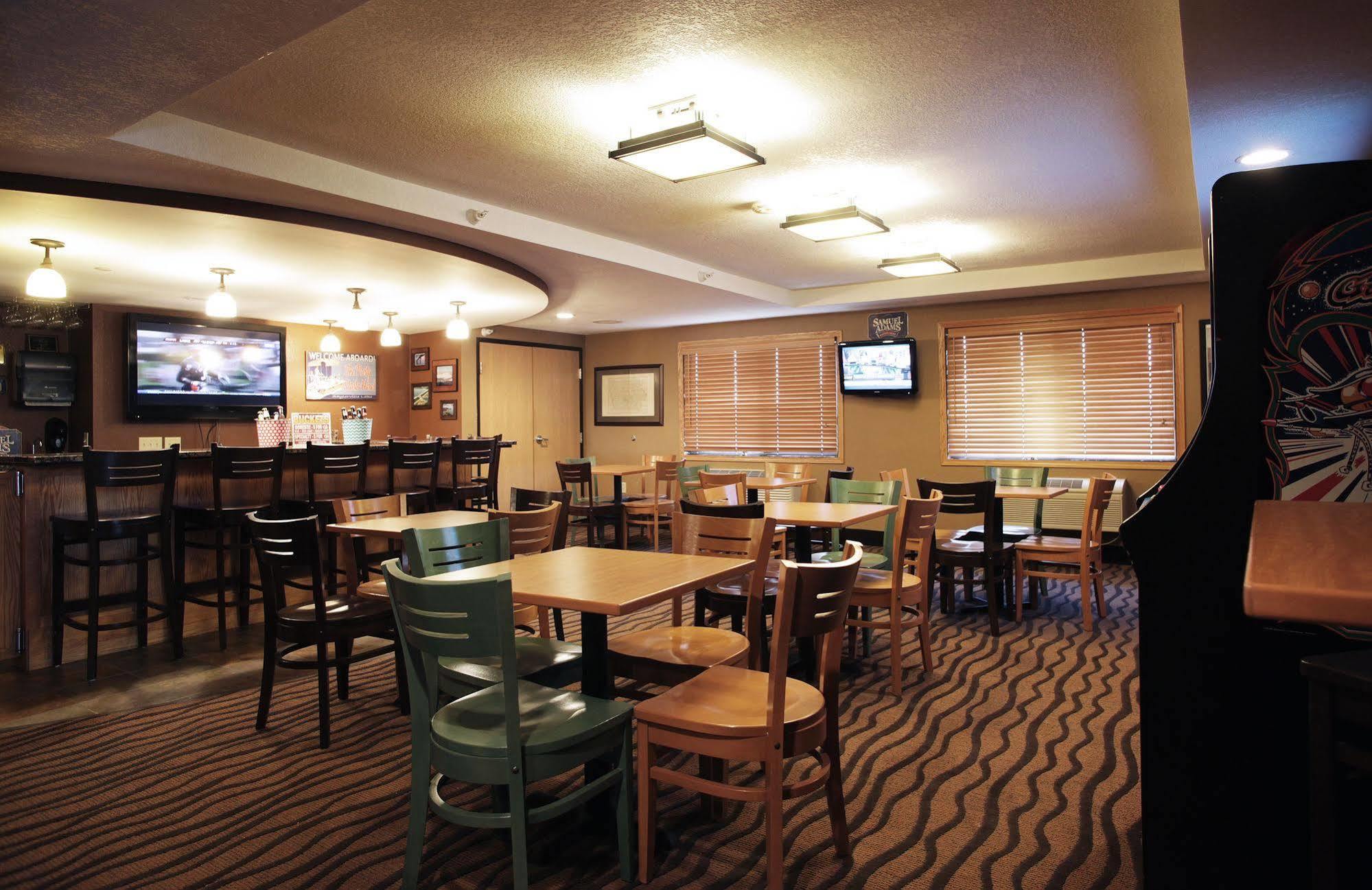 Red Lion Inn & Suites Grimes Exterior photo