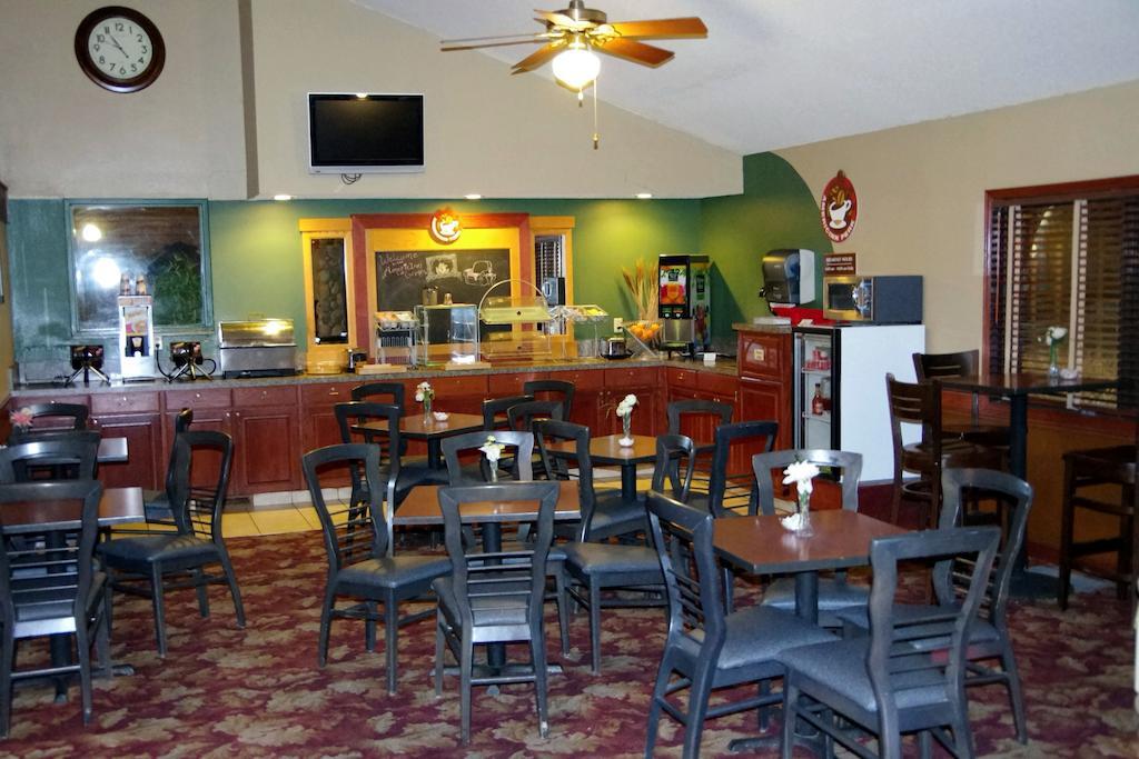 Red Lion Inn & Suites Grimes Exterior photo