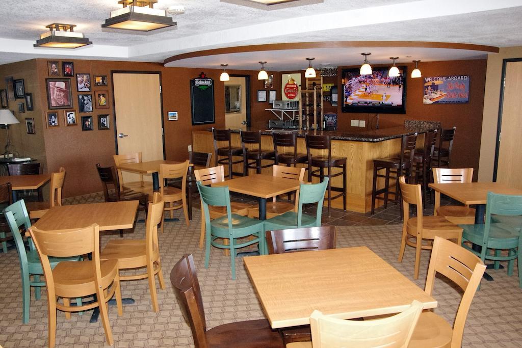 Red Lion Inn & Suites Grimes Exterior photo
